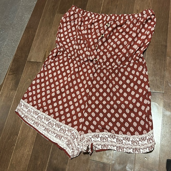 🆕 NWOT RED strapless romper - Picture 2 of 10